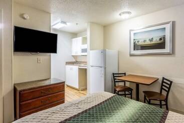 Szálloda Hometowne Studios By Red Roof Atlanta Chamblee