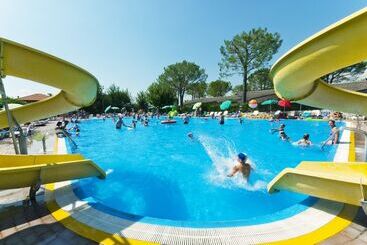 Hotel Happy Camp Mobile Homes In Camping Cisano San Vito