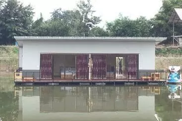 Hotelli Suannamphukradueng &suansook Resort