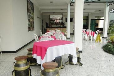 בית מלון כפרי Alzira Park