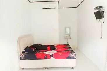 ホテル Oyo 3303 Penginapan Putri Asih Sawarna