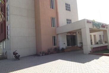 호텔 Nisarg Lounge