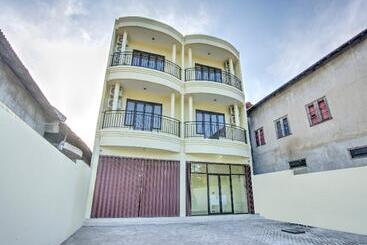 Hotel Oyo 2509 Central District Residence