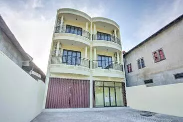 هتل Oyo 2509 Central District Residence