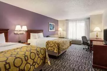 هتل Baymont By Wyndham Springfield I44