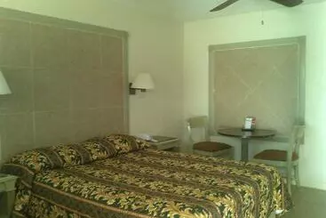 酒店 Brunners Inn & Suites