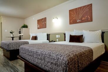 Otel Family Garden Inn & Suites