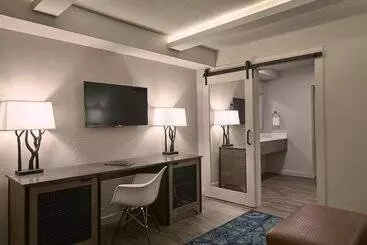 Hotelli Fredericksburg Inn And Suites