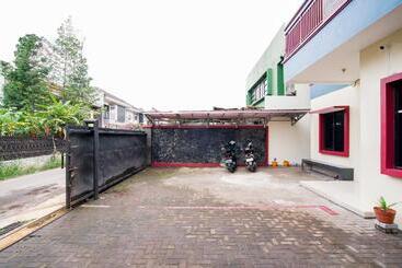 Otel Oyo 3029 Diamond Cisitu Residence Syariah