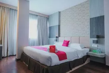 Pension  Reddoorz Plus Near Pantai Coastarina 2 Batam