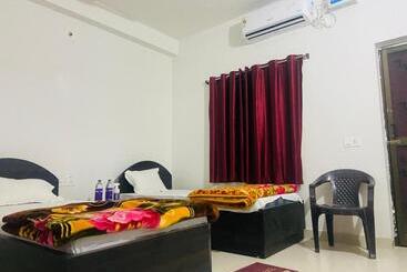 هاستل Gaurav Guest House