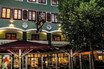 ベッドアンドブレックファースト Pension Café Maier