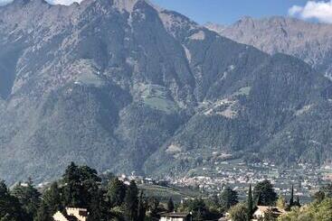 City Apartments Portico