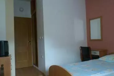 Pension  Ivanoski Studios And Guest Rooms