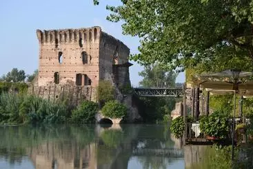 Majatalo Le Finestre Su Borghetto