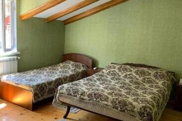 پانسیون Zandarashvili Guest House