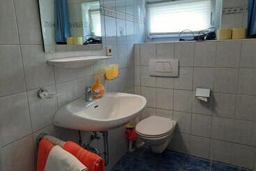 تختخواب و صبحانه Pension Steinadler