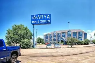 Hotel Arya Inn & Suites