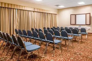 Отель Quality Inn At Town Center