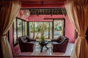 هتل Moonriver Resort
