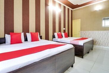 فندق Arora By Oyo Rooms