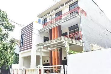 Hôtel Reddoorz Syariah Near Gelora Delta Sidoarjo 2