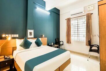 ホテル Silverkey Executive Stays 45762 Accadia Residency