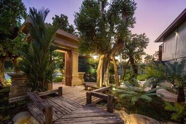 Tolopoti Hotel & Resort