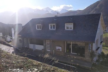 ホテル Hôtel Restaurant Les Cimes