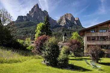 Hotelli Artnatur Dolomites