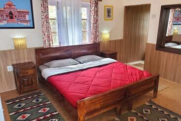 Hotel Tehri Retreat By Himalayan Eco Lodges