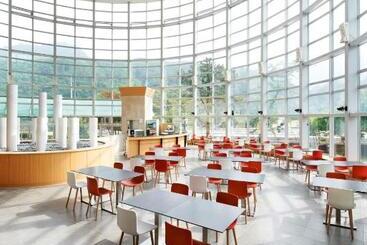 هتل Hanwha Resort Sanjeong Lake Annecy