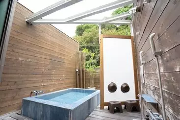 Majatalo Beachside Inn Shirahama