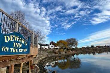 Hotel Dewar's Inn On The River