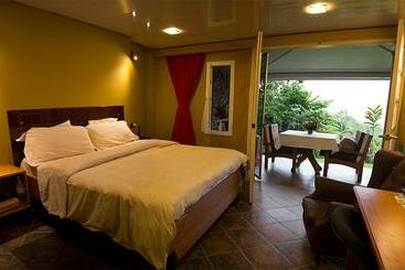 فندق Portal De La Montaña