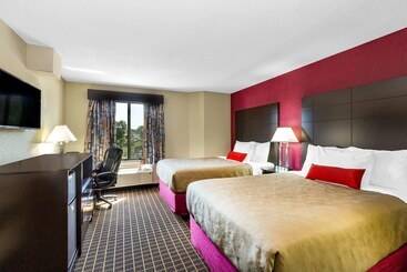 בית מלון כפרי Baymont Inn & Suites By Wyndham Mukwonago