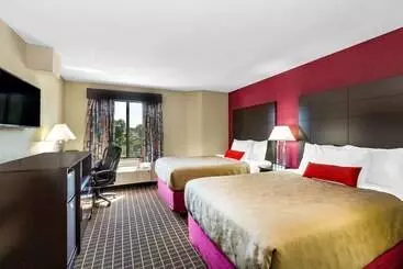 Отель Baymont Inn & Suites By Wyndham Mukwonago