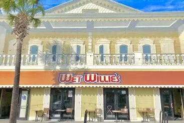 Sea And Breeze Hotel And Condo