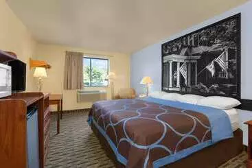 هتل Super 8 By Wyndham Lynchburg Va