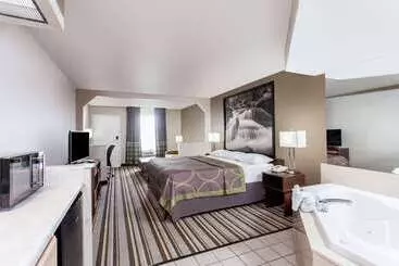 Отель Super 8 By Wyndham Pigeon Forge Emert St