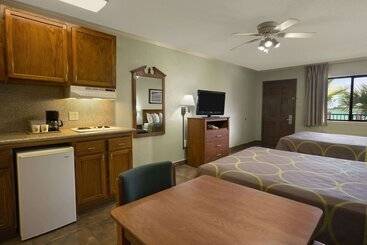 فندق Super 8 By Wyndham South Padre Island