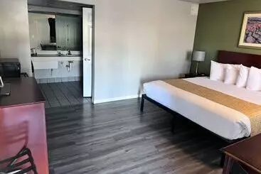 בית מלון כפרי Travelodge By Wyndham Redding Ca