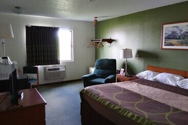 Мотель Amerihost Inn & Suites