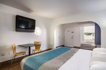 Motel 6 Pensacola, Fl   Nas