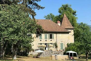 بنسيون Domaine Du Très Haut   Château De Montanges