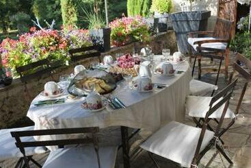 بنسيون Moulin Rouhaud