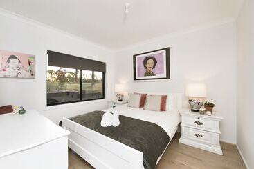 茅舍 The Woods Farm Jervis Bay