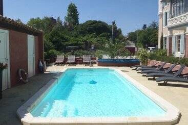 膳宿费 Château Coquelicot