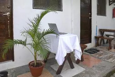 هتل Myrna S Pension House