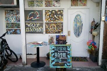 Wave Elephant Backpacker Hostel